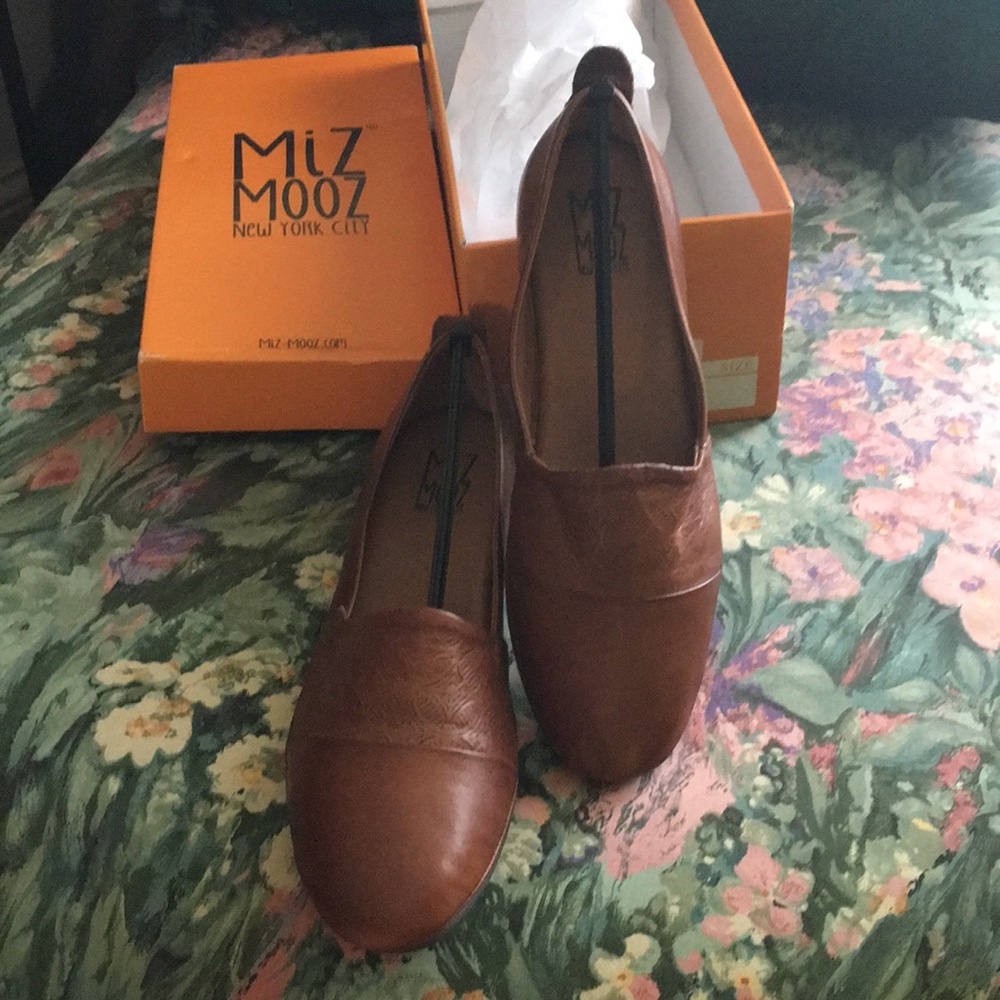 Miz Mooz Loafer, Brandy NIB Sz 38